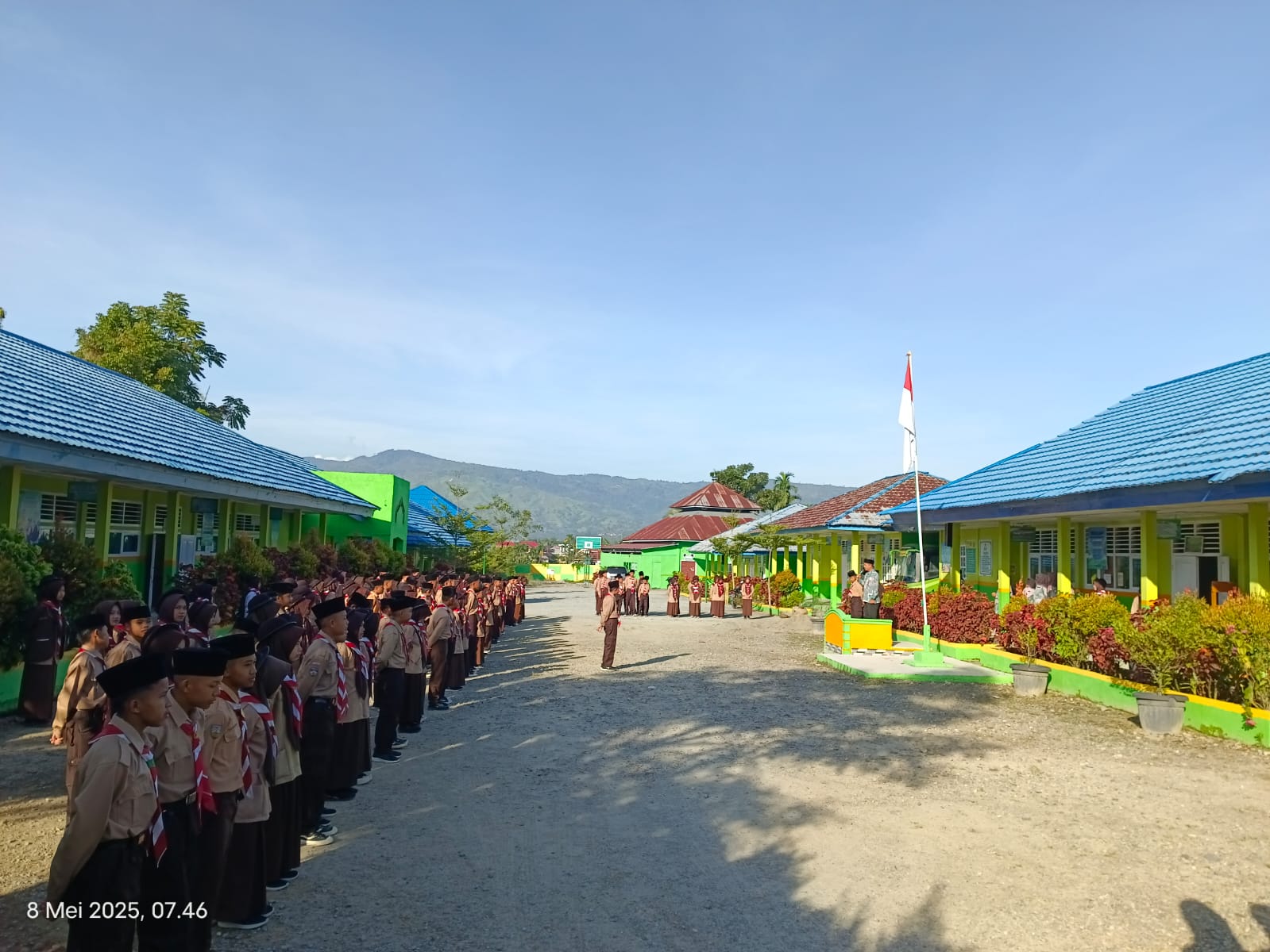 Disiplin Sebagai Kunci Sukses: Pesan Bapak Khustian S.Pd di Apel MTsN 1 Kerinci