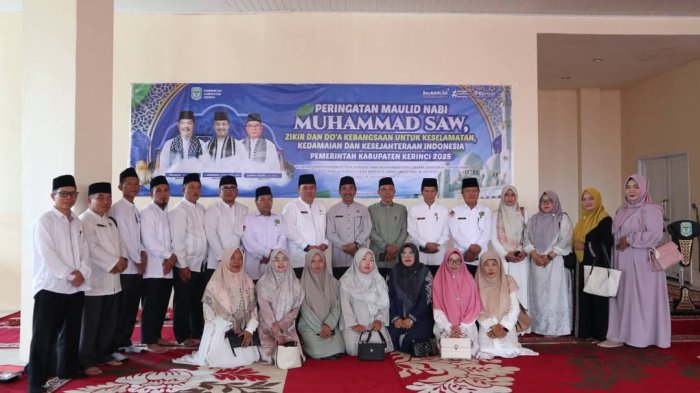 Ibuk Hasminiyeti Hadiri Peringatan Maulid Nabi Muhammad SAW di Islamic Center