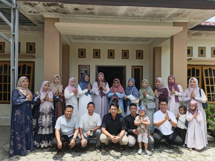 Penuh Kehangatan dan Keakraban, Suasana Lebaran di Rumah Ibuk Kaur TU Rahma Bifa Elqies, S.E.