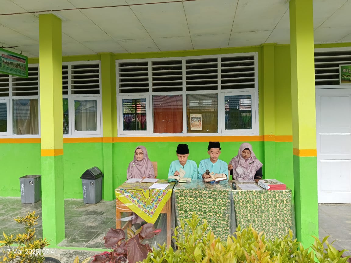 MTsN 1 Kerinci Gaungkan Tadarus Pagi untuk Keberkahan dan Ketakwaan
