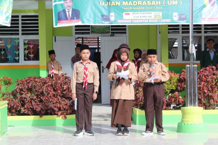 Kelas VIID MTsN 1 Kerinci Tunjukkan Kemampuan Luar Biasa dalam Kultum Tiga Bahasa