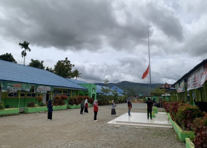 Menjelang Hari Guru, PTK MTsN 1 Kerinci Tunjukkan Kekompakan dalam Latihan
