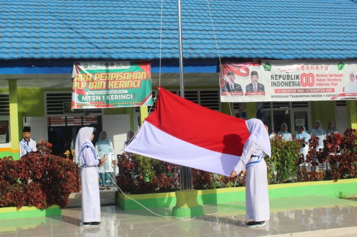Upacara Pengibaran Bendera Senin Pagi Berlangsung Khidmat di MTsN 1 Kerinci