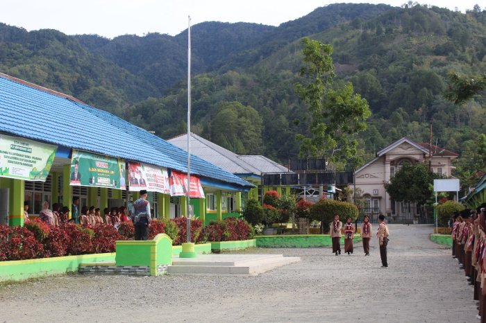 🕌 Asah Keimanan dan Kedisiplinan, Siswa Kelas 7B Sampaikan Kultum pada Apel Pagi MTsN 1 Kerinci