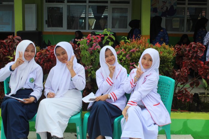 Siswa MTsN 1 Kerinci Tunjukkan Semangat Luar Biasa sebagai Panitia Perayaan Hari Guru