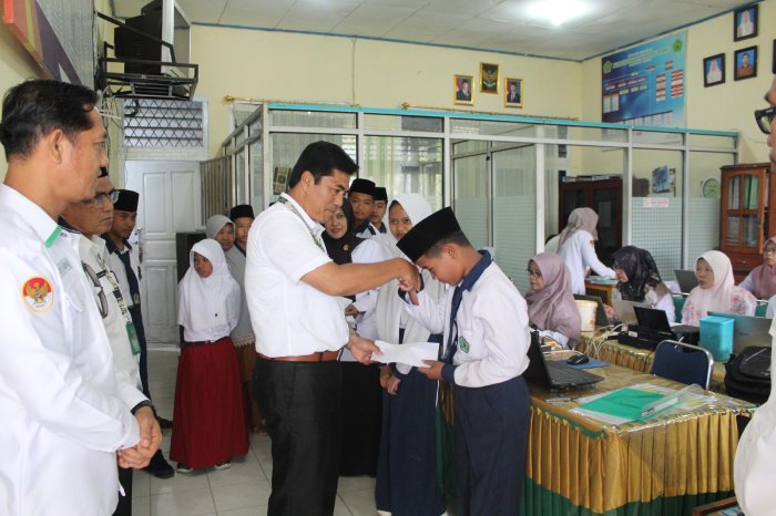 Sidak Kemenag Kabupaten Kerinci ke MTsN 1 Kerinci, Perkuat Disiplin dan Profesionalisme