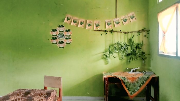 Tim Pustakawan MTsN 1 Kerinci Pantau Program Pojok Baca di Ruang Kelas.