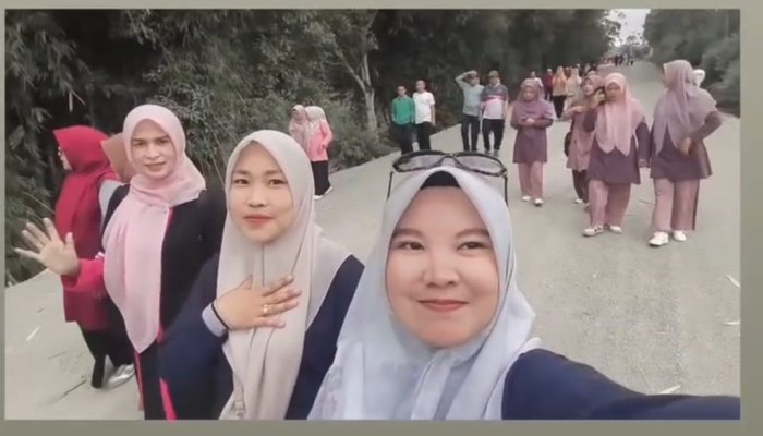 MTsN 1 Kerinci Meriahkan Jalan Sehat HUT DWP Kemenag