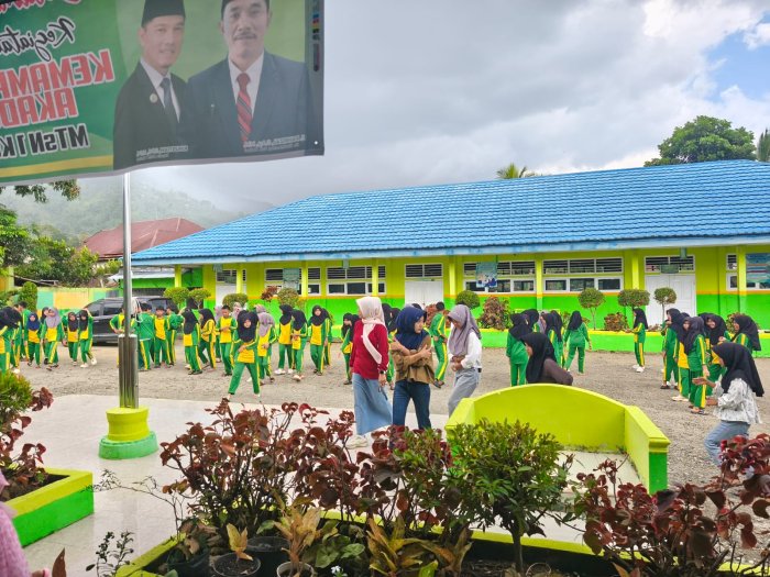 Latihan Tari Warnai Persiapan Perpisahan Siswi MTsN 1 Kerinci Latihan Tari Warnai Persiapan Perpisahan Siswi MTsN 1 Kerinci