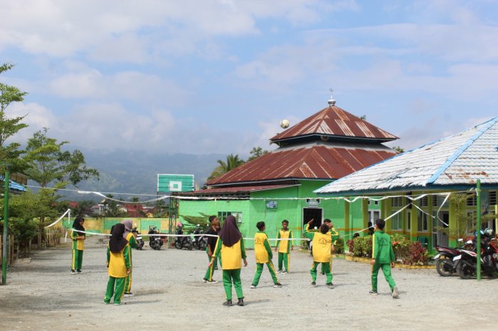 Asah Skill dan Sportivitas, Kelas VIII C Gelar Praktik Bola Voli