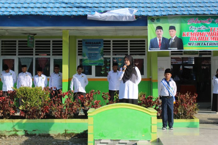 Disiplin dan Nasionalisme Menggema dalam Upacara Bendera MTsN 1 Kerinci