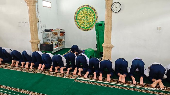 Rahasia MTsN 1 Kerinci Jaga Tradisi Islami, Terbukti Lewat Shalat Berjamaah Hari Ini!