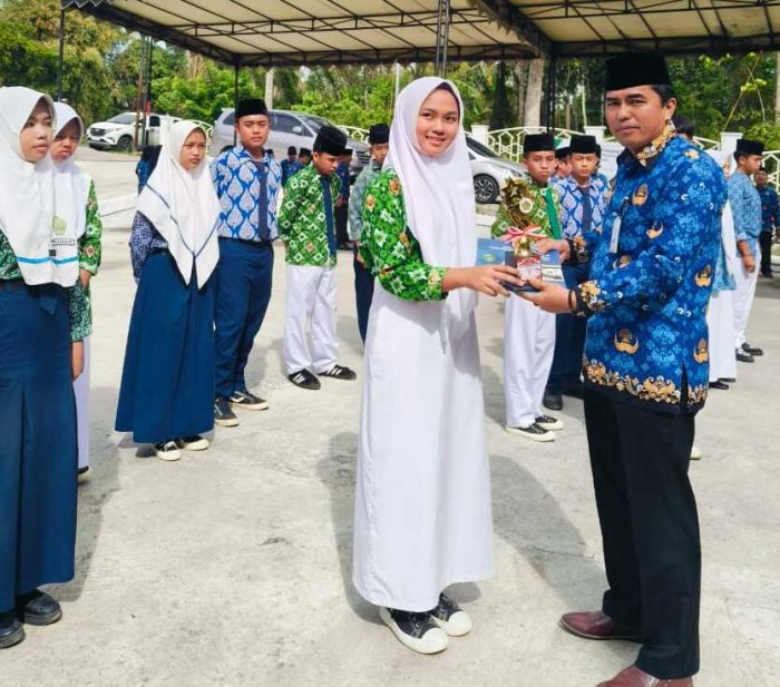Persembahan Manis dari Tim Putri! Sebuah Juara pada Lomba Barisan Indah Tingkat Kabupaten Jadi Milik MTsN 1 Kerinci