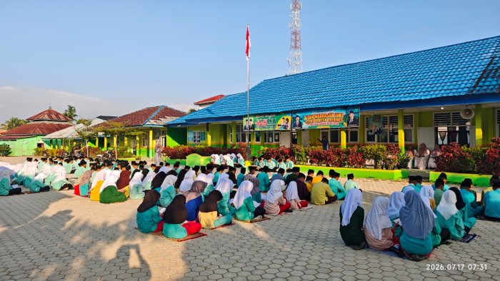 Jumat Penuh Berkah: Yasinan Rutin MTsN 1 Kerinci Perkuat Karakter Religius Siswa. Jumat Penuh Berkah: Yasinan Rutin MTsN 1 Kerinci Perkuat Karakter Religius Siswa.