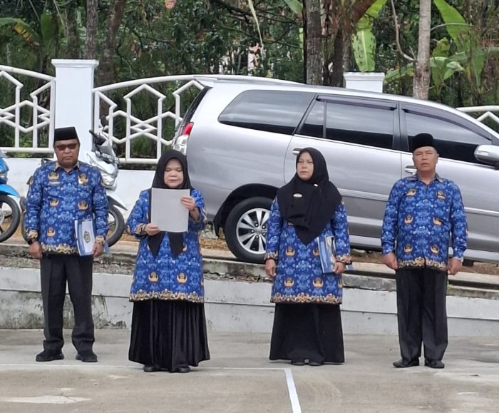 Hari Kesadaran Nasional: Pokja MTsN Kerinci Ambil Peran sebagai Petugas Upacara di Lapangan PLHUT