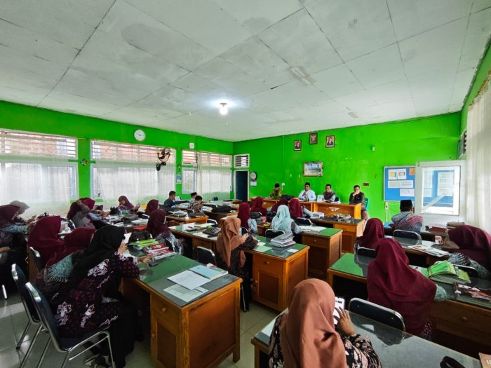 Pengawas Madrasah Laksanakan Monitoring dan Pembinaan serta Implementasi Kurikulum Berbasis Cinta dan Aplikasi MAGIS pada guru Madrasah. Pengawas Madrasah Laksanakan Monitoring dan Pembinaan serta Implementasi Kurikulum Berbasis Cinta dan Aplikasi MAGIS pada guru Madrasah.