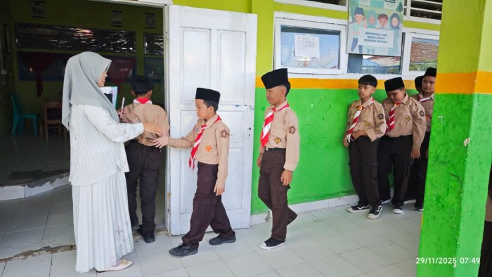 Tak Hanya Pintar, Siswa MTsN 1 Kerinci Tunjukkan Akhlak Luar Biasa Sebelum masuk ruang Ujian!