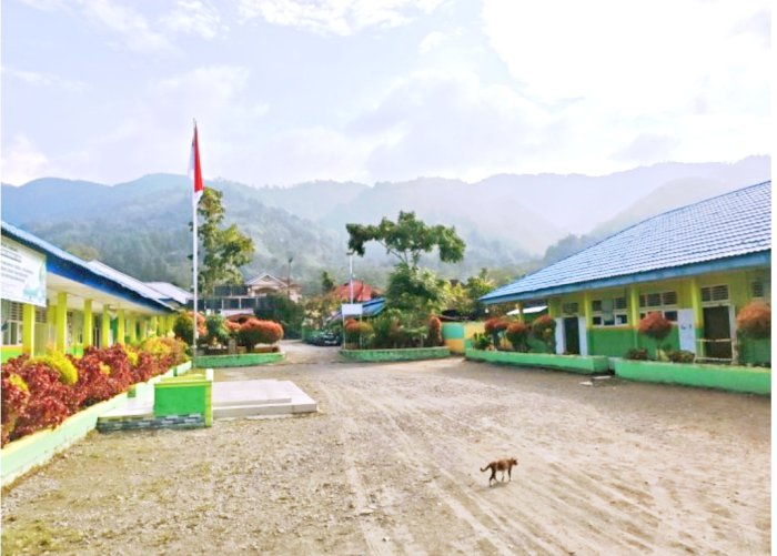 Lingkungan MTsN 1 Kerinci Terlihat Bersih, Rapi, dan Nyaman