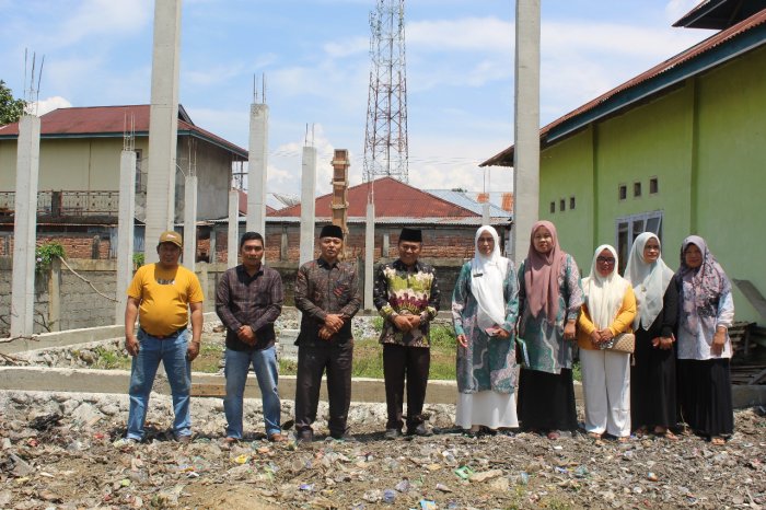 Pengecekan Pembangunan Mushola Baitul Ilmi MTsN 1 Kerinci Dilakukan Bersama Kamad, Waka, Kaur TU, dan Komite