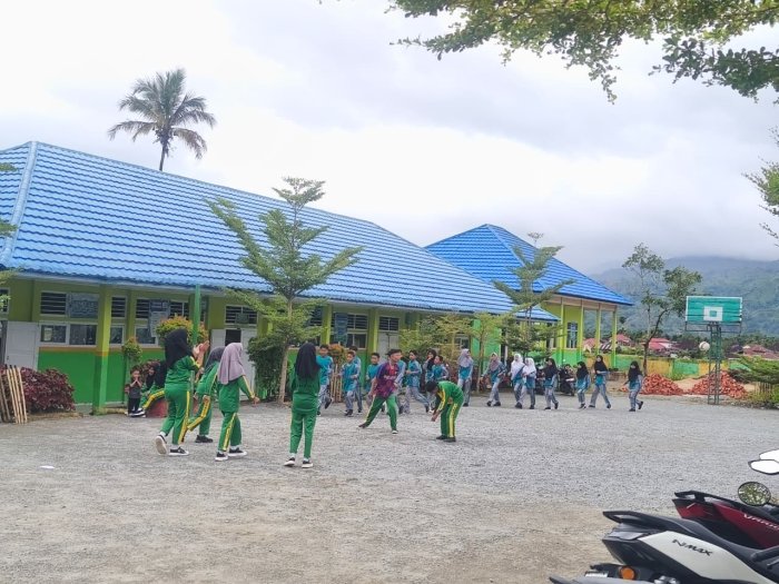 Siswa MTsN 1 Kerinci Antusias Ikuti Pembelajaran Atletik: Lari Jarak Pendek