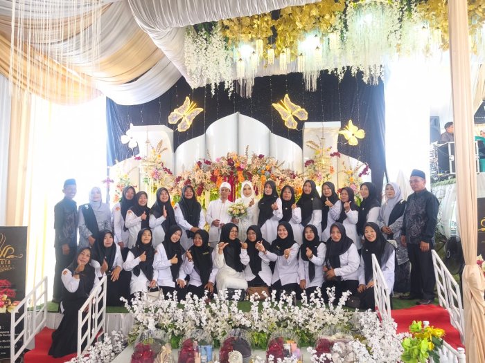 Suasana Penuh Haru dan Bahagia, MTsN 1 Kerinci Hadiri Pernikahan Rekan Tercinta Pak Handi Rizkiyan, S.Pd