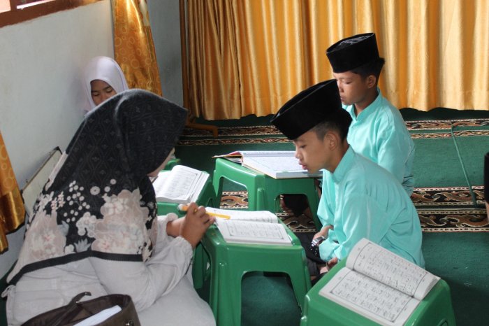 Gemakan Al-Quran: MTsN 1 Kerinci Gelar Kegiatan Tahfiz Bersama Ibu Laila Fitri, M.Pd