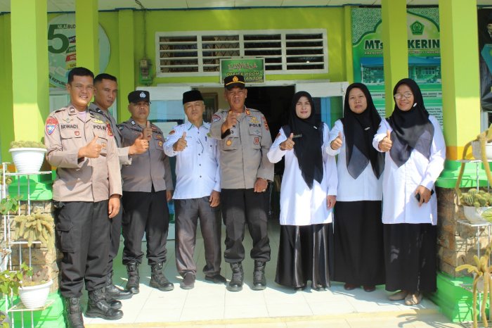 Perkuat Pembinaan Karakter Siswa, Kasat Binmas Polres Kerinci Sharing Inspiratif di MTsN 1 Kerinci