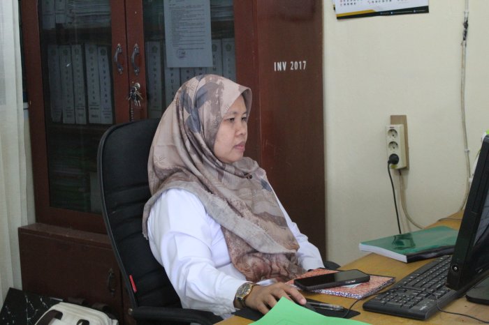 Di Balik Layar Ketertiban Madrasah: Peran Sigap Kepala Tata Usaha MTsN 1 Kerinci Jadi Sorotan