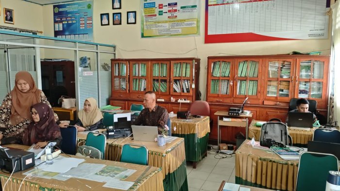 TU MTsN 1 Kerinci Tetap Aktif dan Prima Layani Warga Madrasah di Bulan Ramadan