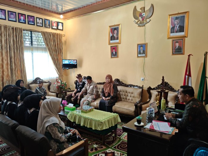 Jelang Jambore Kabupaten Kerinci, Kepala MTsN 1 Kerinci Beri Motivasi kepada Peserta Jelang Jambore Kabupaten Kerinci, Kepala MTsN 1 Kerinci Beri Motivasi kepada Peserta