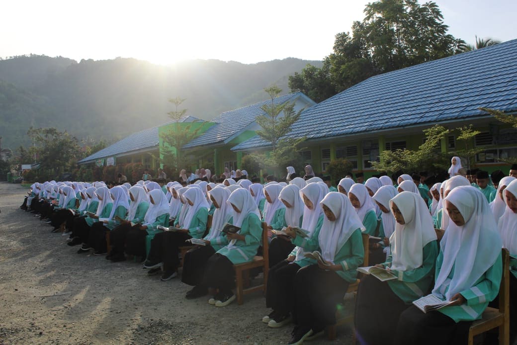 Langkah Awal Penuh Berkah: Siswa Kelas VII MTsN 1 Kerinci Jadi Petugas Yasinan Perdana