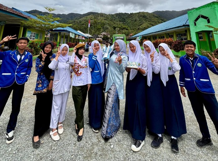 Anggota OSIM Rayakan Hari Guru Bersama Pembina Tercinta