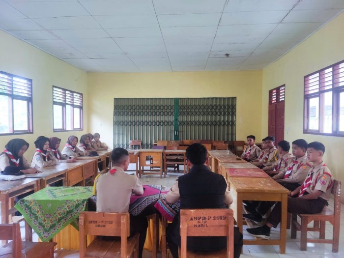 Pembina Pramuka Friska Candra, S.Pd Dampingi Peserta Seleksi Petugas Jambore Ranting Wilayah III MTsN 1 Kerinci