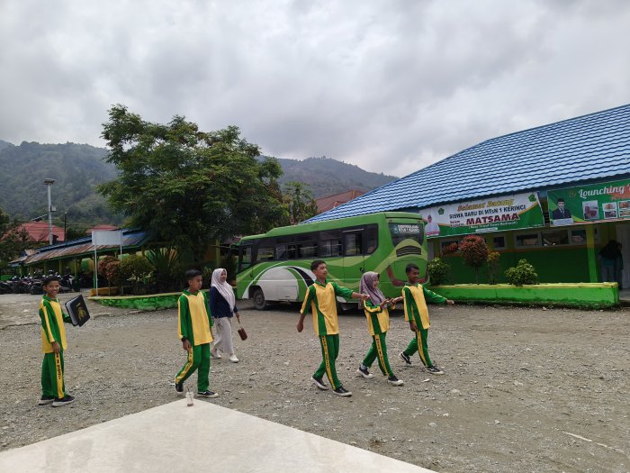 MTsN 1 Kerinci Gelar Latihan Upacara Bendera untuk Siswa Kelas 8C