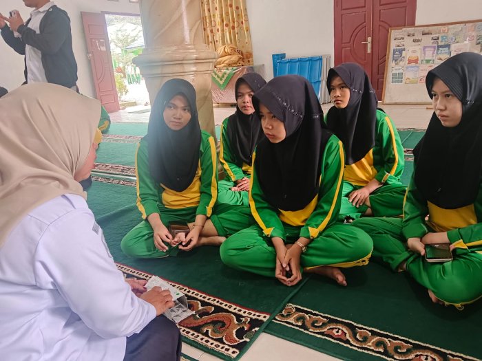 Remaja Sehat, Prestasi Hebat! Puskesmas Gelar Cek Kesehatan di MTsN 1 Kerinci