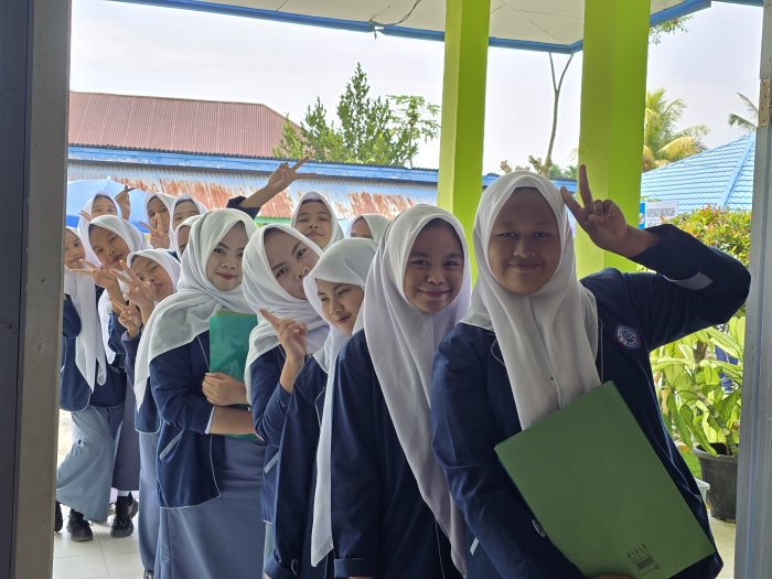 Ramai Tapi Tertib! Momen Pengambilan Ijazah di MTsN 1 Kerinci Jadi Ajang Reuni Penuh Canda dan Cerita