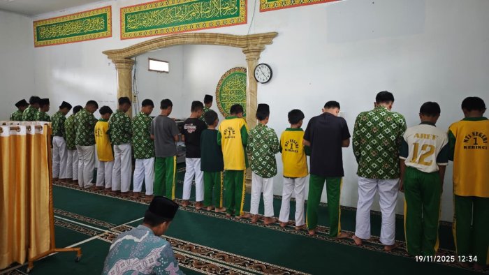 MTsN 1 Kerinci Rutin Gelar Salat Zuhur Berjamaah