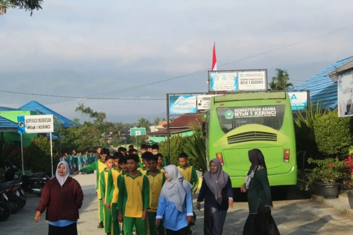 Sehat, Bugar, dan Kompak! MTsN 1 Kerinci Semarakkan Sabtu Sehat Sehat, Bugar, dan Kompak! MTsN 1 Kerinci Semarakkan Sabtu Sehat