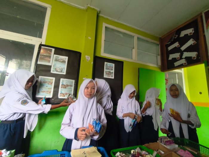 Semakin Diminati, Koperasi Siswa MTsN 1 Kerinci Jadi Pusat Aktivitas Belanja Pelajar