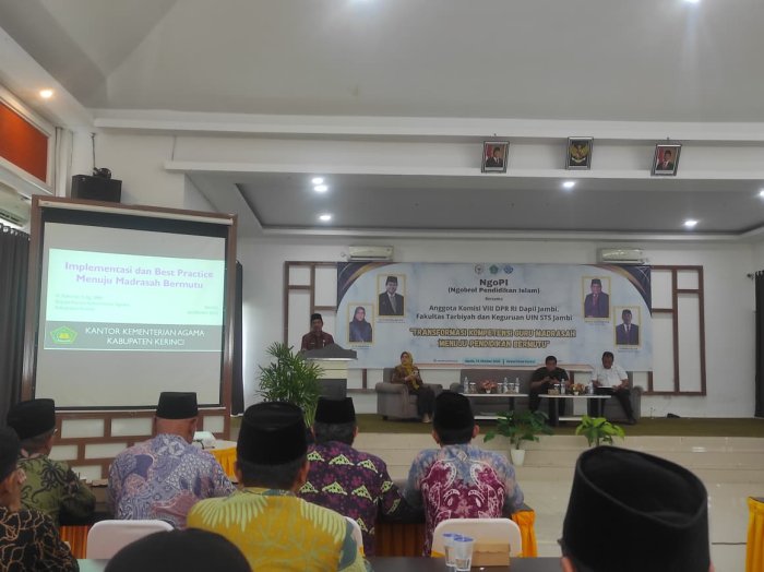 Kepala Madrasah, Operator, dan Guru MTsN 1 Kerinci Ikuti Kegiatan NGOPI (Ngobrol Pendidikan Islam)