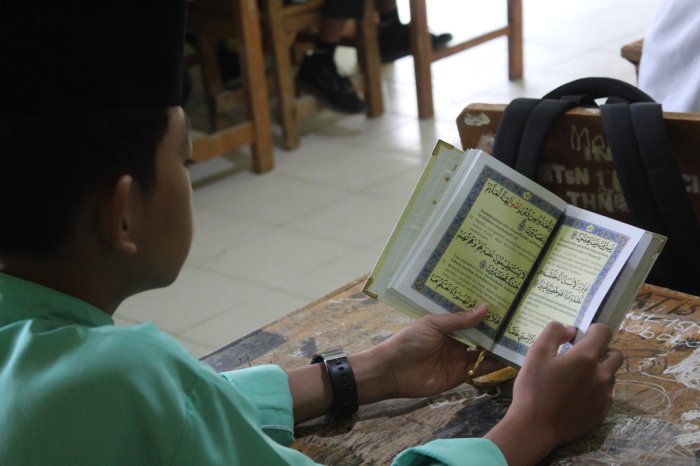 Start Jumat dengan Yasinan, Siswa MTsN 1 Kerinci Siap Hadapi Hari Lebih Positif