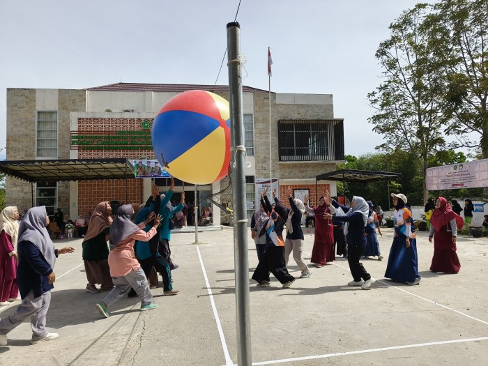 MTsN 1 Kerinci Turut Meriahkan HUT DWP Kemenag ke-26 Lewat Laga Voli Bola Besar