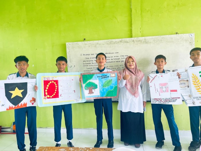 Kelas 9F MTsN 1 Kerinci Belajar PKN dengan Materi Membuat Poster Makna Lambang Pancasila