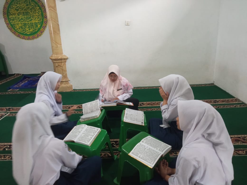 MTsN 1 Kerinci Berkomitmen Mencegah Buta Aksara Al-Qurâ€™an Melalui Kelas Tahsin dan Tahfidz