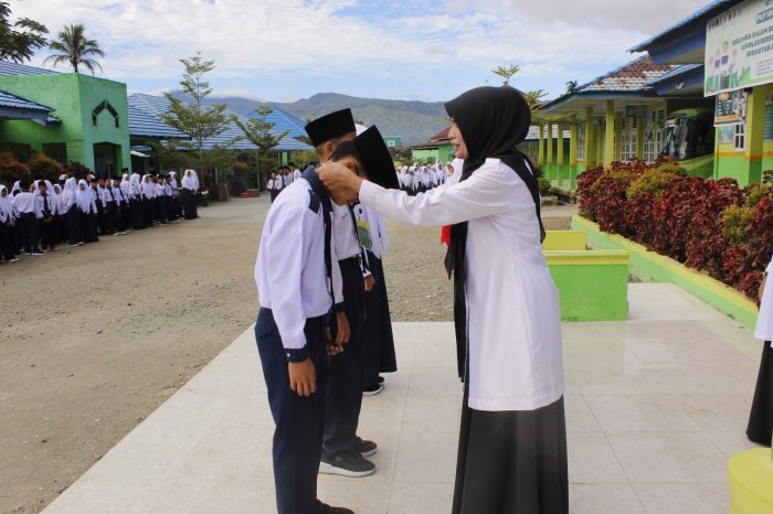 Momentum Pembuka Ujian Semester: Penyematan Nomor Ujian sebagai Simbol Seremoni