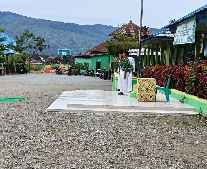 Syiarkan Nilai-Nilai Islam Lewat Musik, Siswa MTsN 1 Kerinci Persembahkan Lagu Islami yang Indah dan Inspiratif