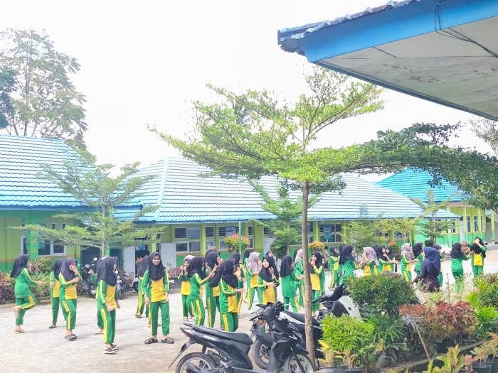 Penuh Semangat dan Haru! MTsN 1 Kerinci Matangkan Persiapan Perpisahan Siswa Kelas IX Penuh Semangat dan Haru! MTsN 1 Kerinci Matangkan Persiapan Perpisahan Siswa Kelas IX