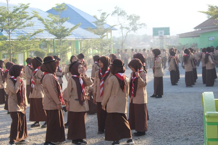Pramuka Bukan Sekadar Teori! Penegak Bantara ajak Siswa-Siswi MTsN 1 Kerinci Hadirkan Latihan Seru di Lapangan