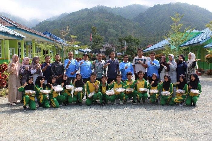 MBG Hari Sabtu Kemarin Disambut Antusias oleh Siswa MTsN 1 Kerinci