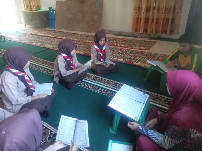 Dibina Ibu Siska Tiara, Firqoh Al-Baari MTsN 1 Kerinci Terus Kuatkan Hafalan Al-Qur'an